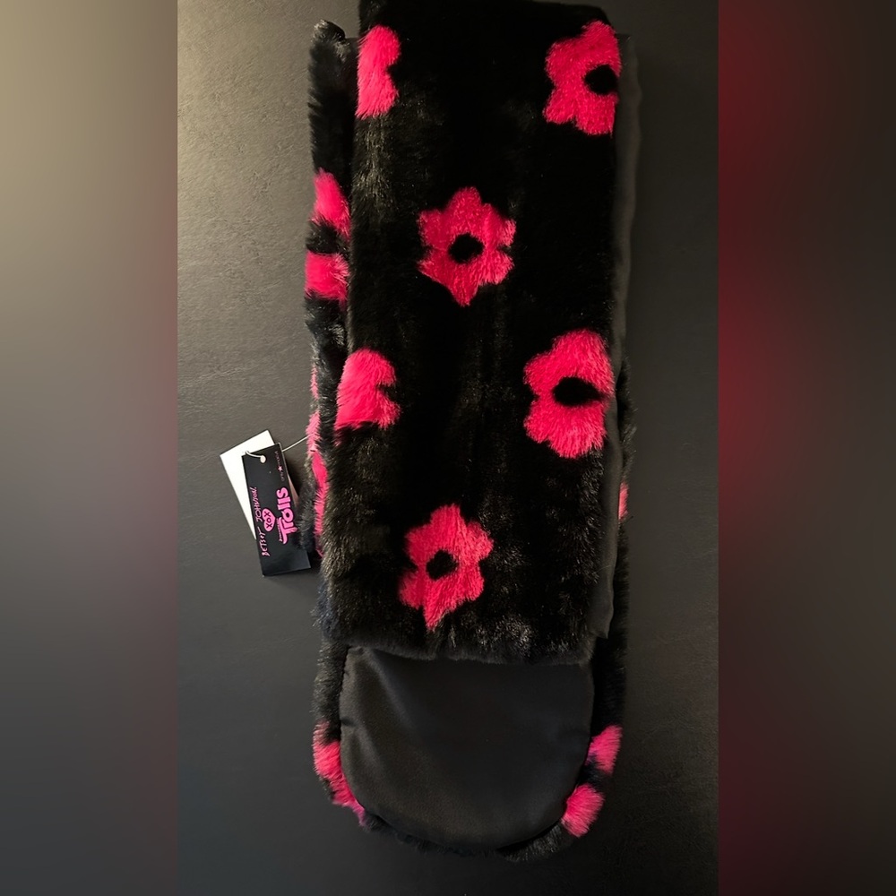 BetseyJohnson “Trolls” Black and Pink Floral Faux Fur Scarf NWT